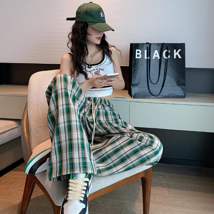 Unisex Oversized Black Plaid Sweatpants with Pockets – Perfect for Hip-Hop Style and Comfort