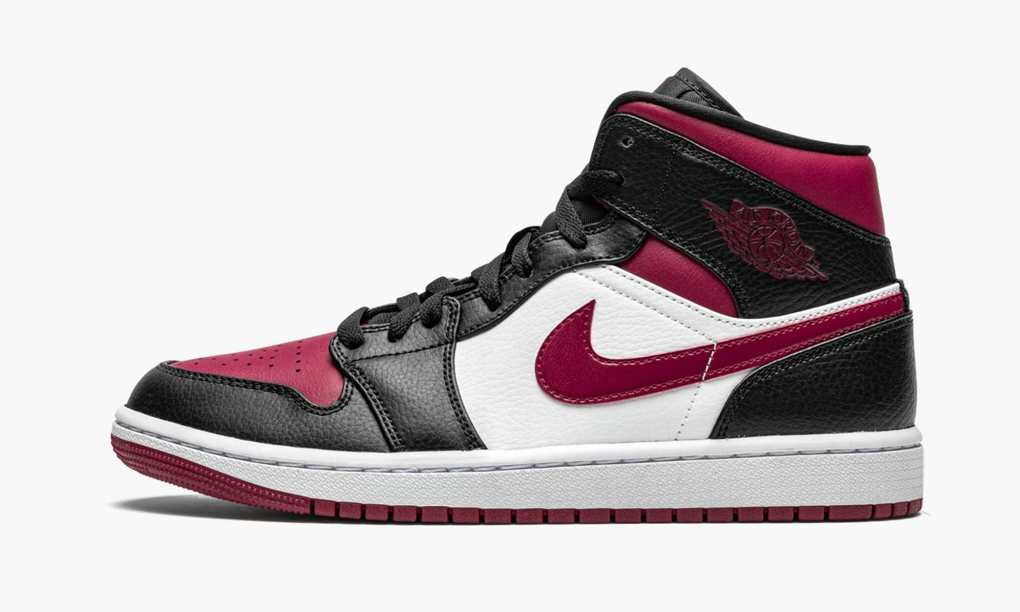 Air Jordan 1 Mid Bred Toe