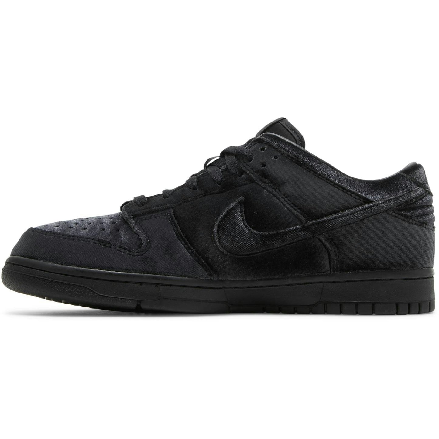 Dover Street Market x Nike Dunk Low ‘Triple Black’ DH2686-002