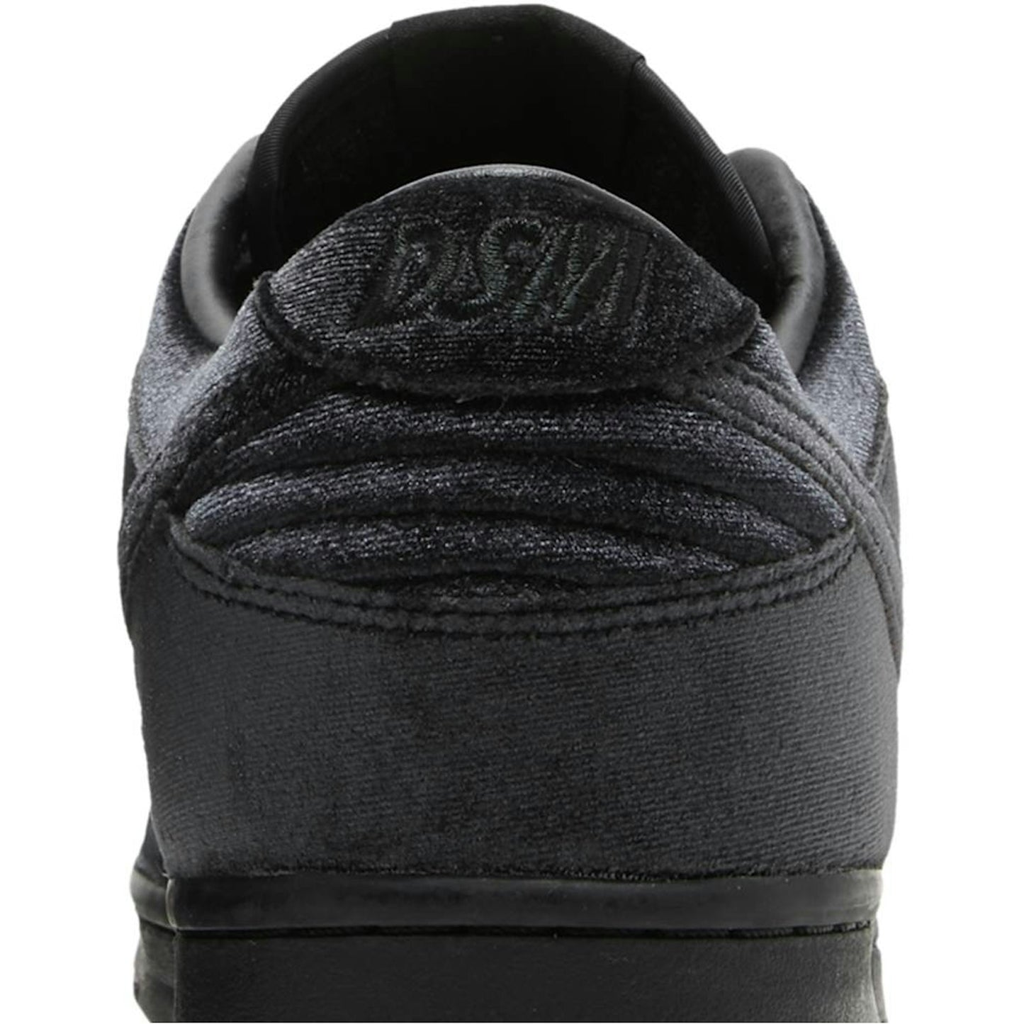 Dover Street Market x Nike Dunk Low ‘Triple Black’ DH2686-002