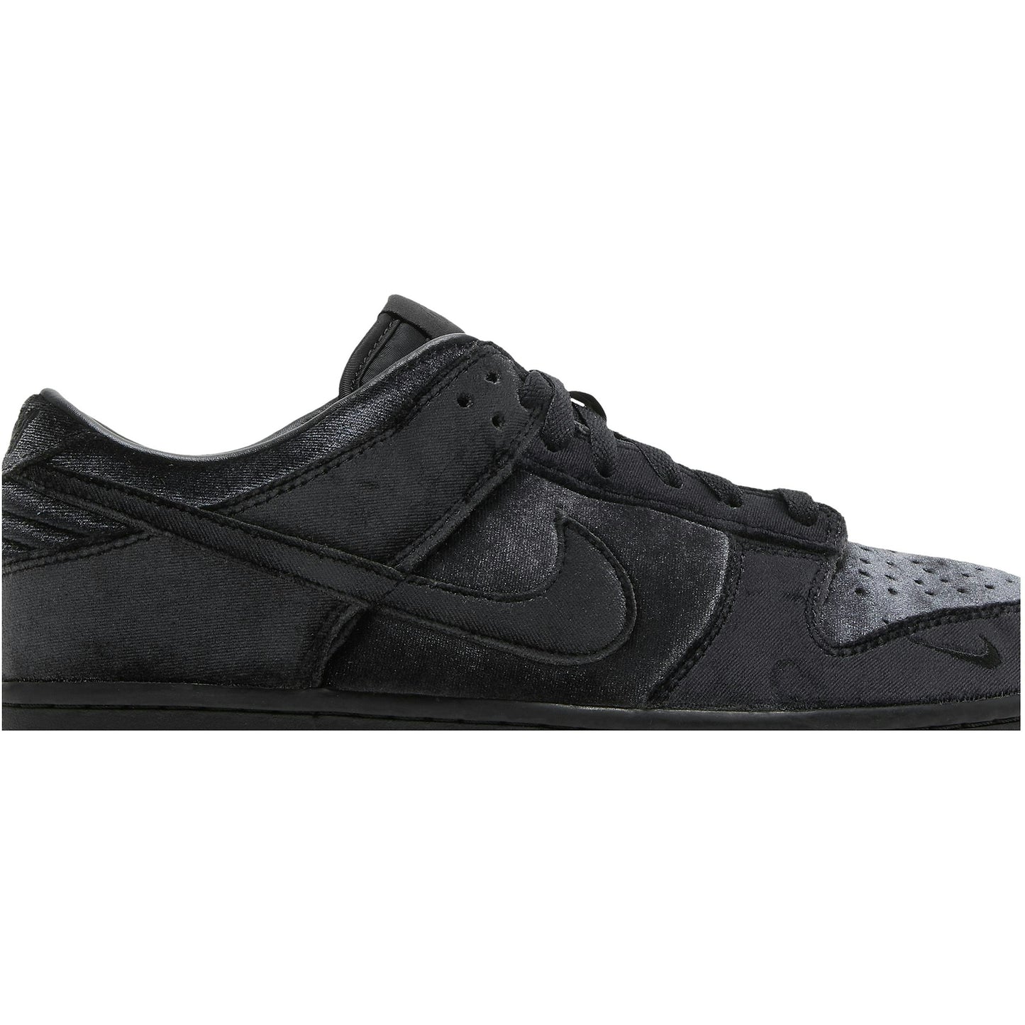 Dover Street Market x Nike Dunk Low ‘Triple Black’ DH2686-002